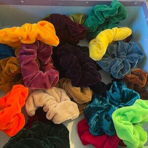 Set of 22 scrunchies